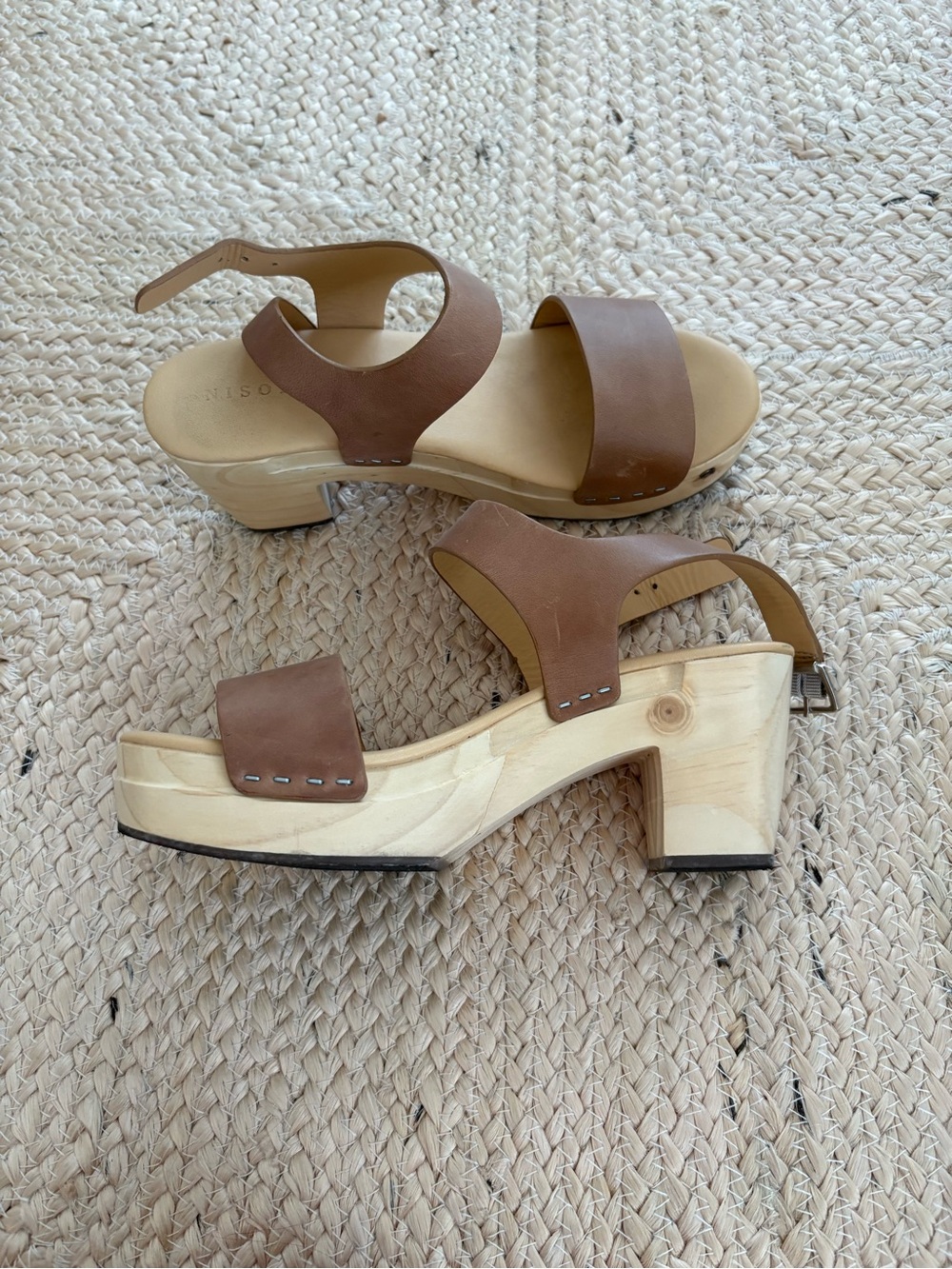 Nisolo all-day open toe clog almond size 8